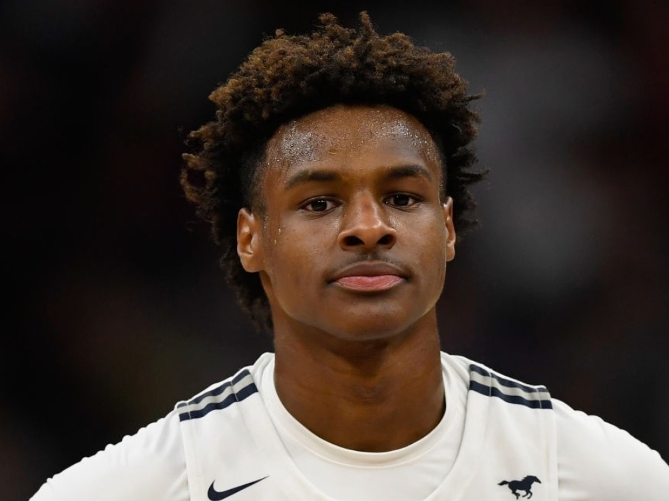 Bronny James Biography, Net worth, Wiki, Age, Height, Girlfriend, Family