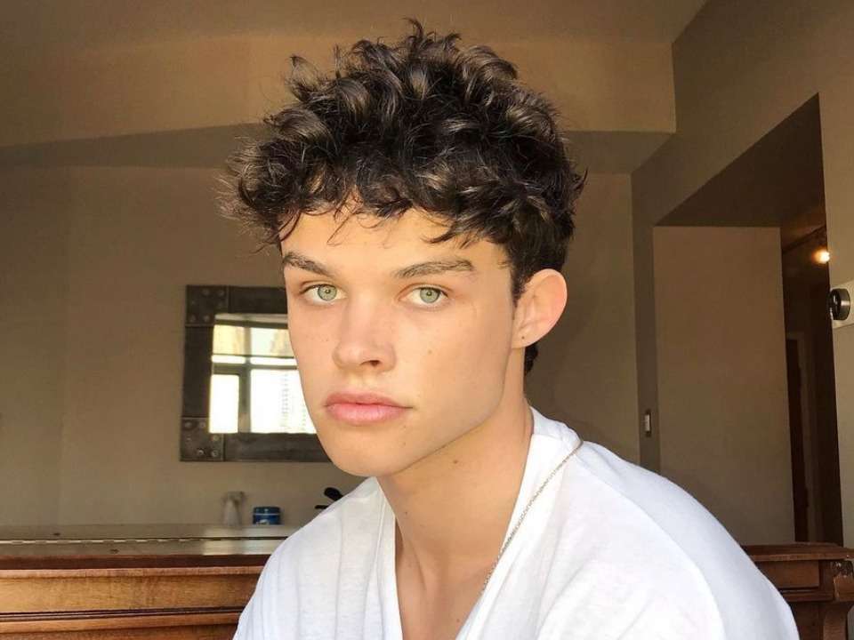 Curran Walters Biography, Net worth, Wiki, Age, Height, Girlfriend, Family