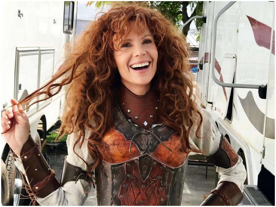 Robyn Lively Biography, Wiki, Net Worth, Age, Height, Husband, Family