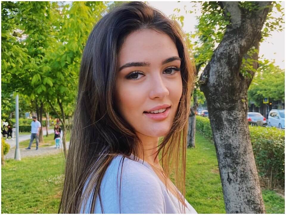 Zehra Güneş Biography, Net worth, Wiki, Age, Height, Boyfriend