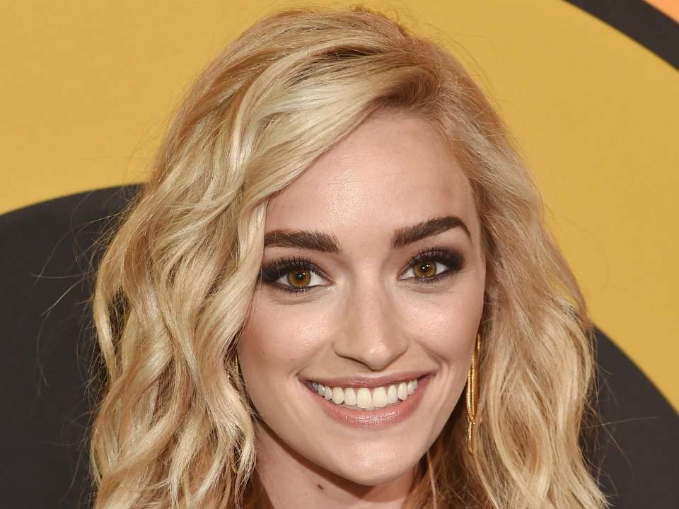 Brianne Howey Bio, Net worth, Wiki, Age, Height, Husband