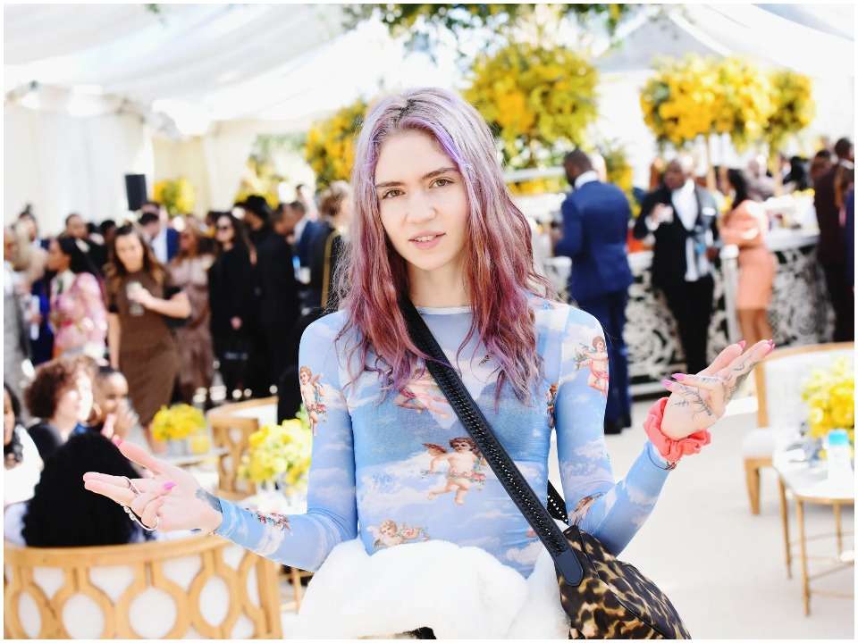 Grimes Musk Biography, Net Worth, Wiki, Age, Height, Husband, Family