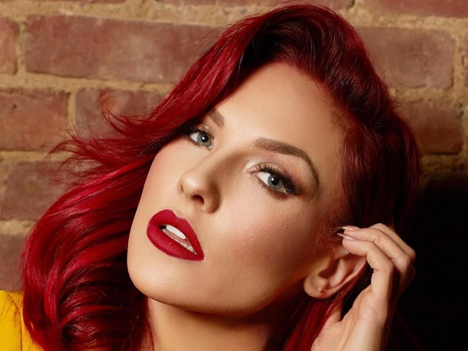 Sharna Burgess Biography, Net worth, Wiki, Age, Height, Boyfriend, Family