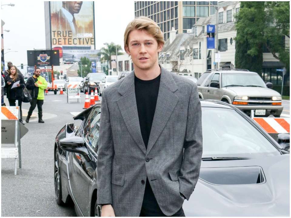 Joe Alwyn Biography, Net worth, Wiki, Age, Height, Girlfriend