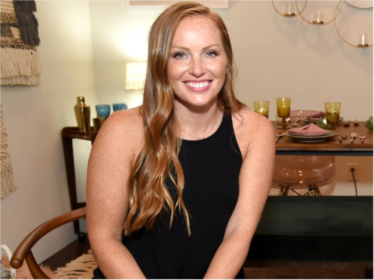 Mina Starsiak Bio, Net Worth, Wiki, Age, Height, Husband