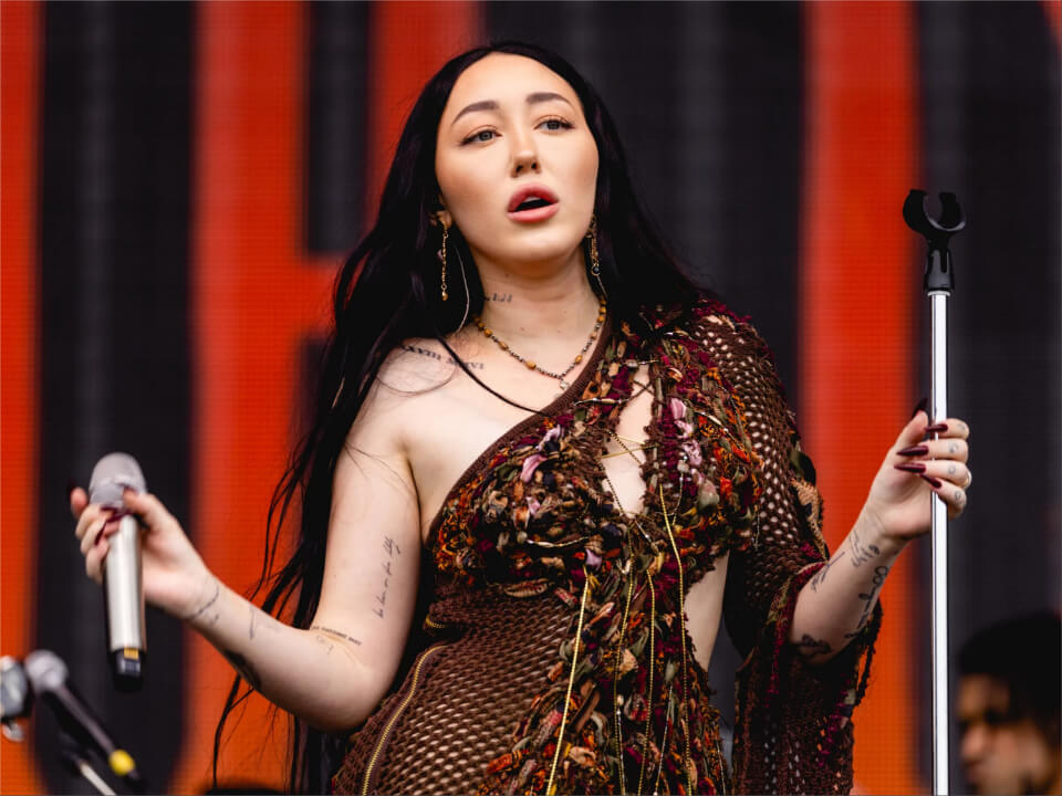 Noah Cyrus Biography, Net Worth, Wiki, Age, Height, Boyfriend