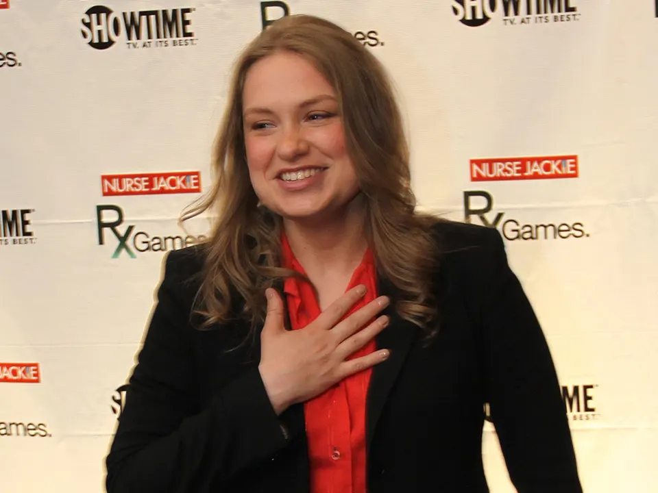 Merritt Wever Bio, Net Worth, Wiki, Age, Height, Husband
