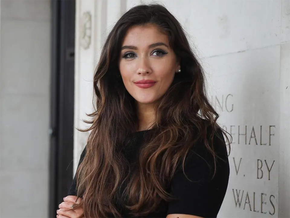 Cara Hunter Bio, Net Worth, Wiki, Age, Height, Husband