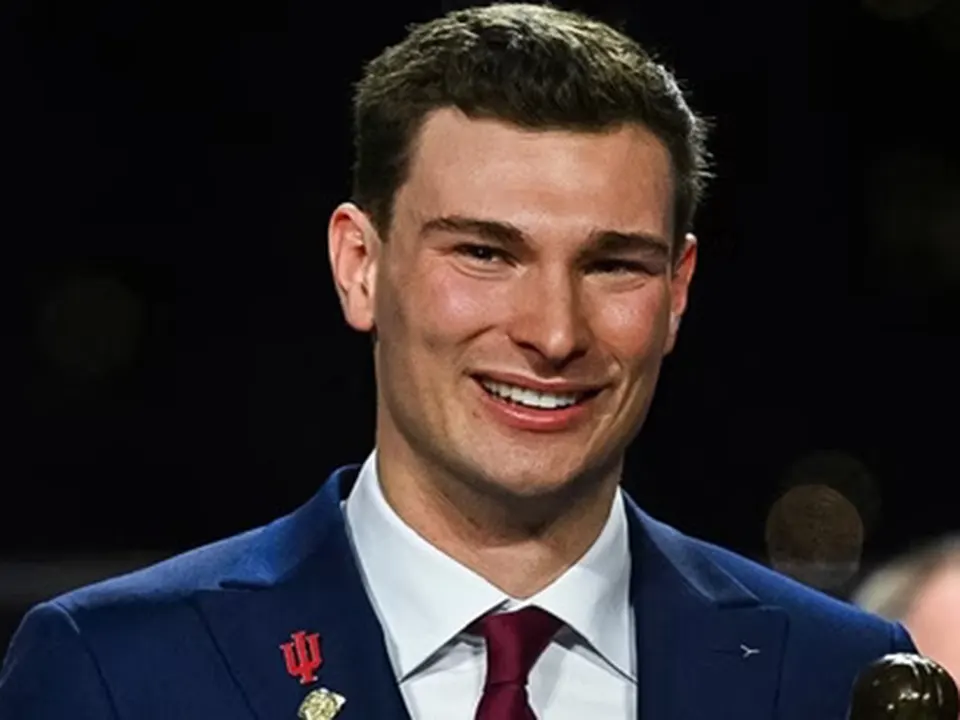 Fernando Mendoza Bio, Net Worth, Wiki, Age, Height, Girlfriend, Parents