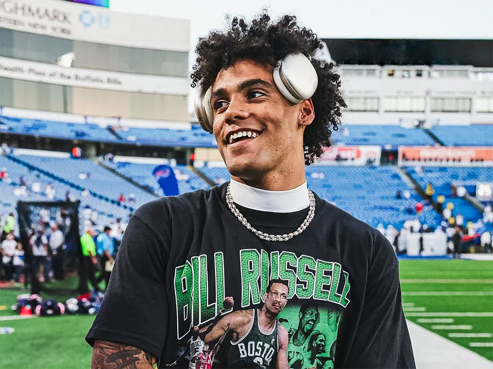 Christian Gonzalez Bio, Net Worth, Wiki, Age, Girlfriend, Parents